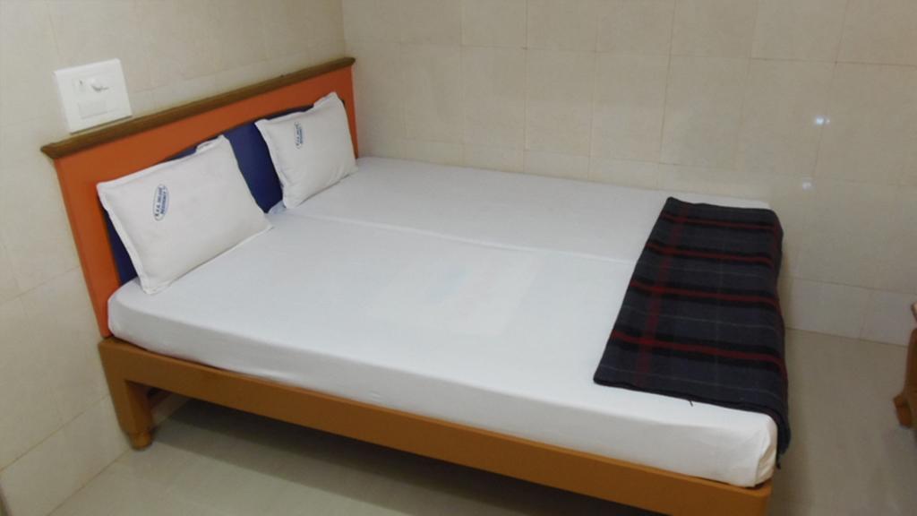 Kvr Deluxe Residency Villa Tirupati Habitación foto