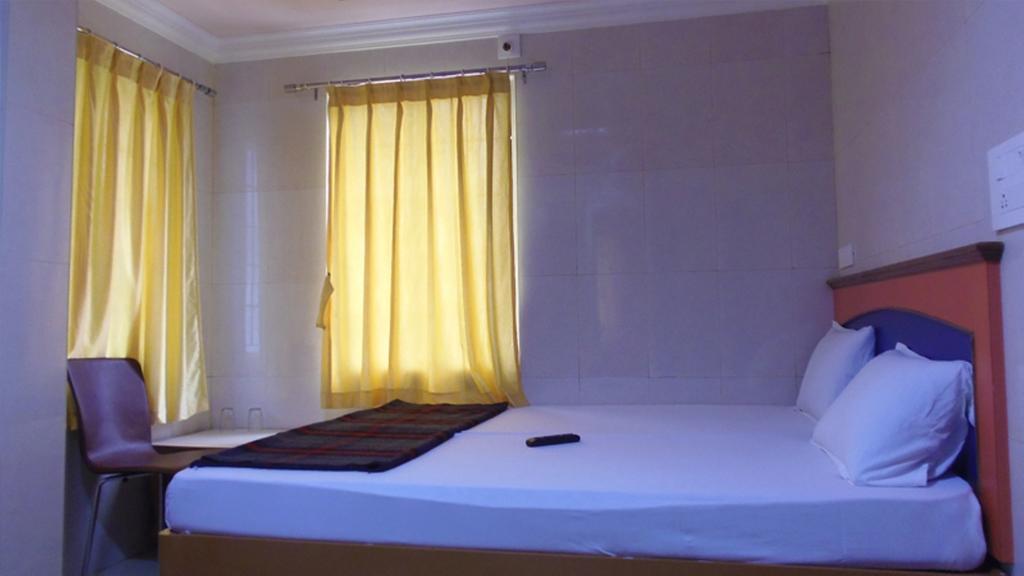 Kvr Deluxe Residency Villa Tirupati Habitación foto