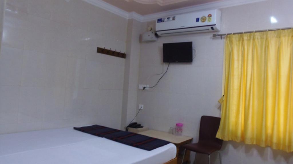 Kvr Deluxe Residency Villa Tirupati Habitación foto